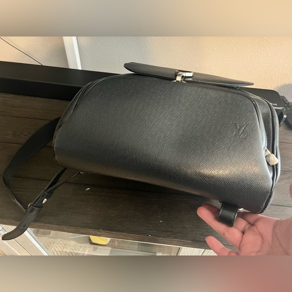 Louis Vuitton Large Backpack Taiga Leather Black - Picture 10 of 15